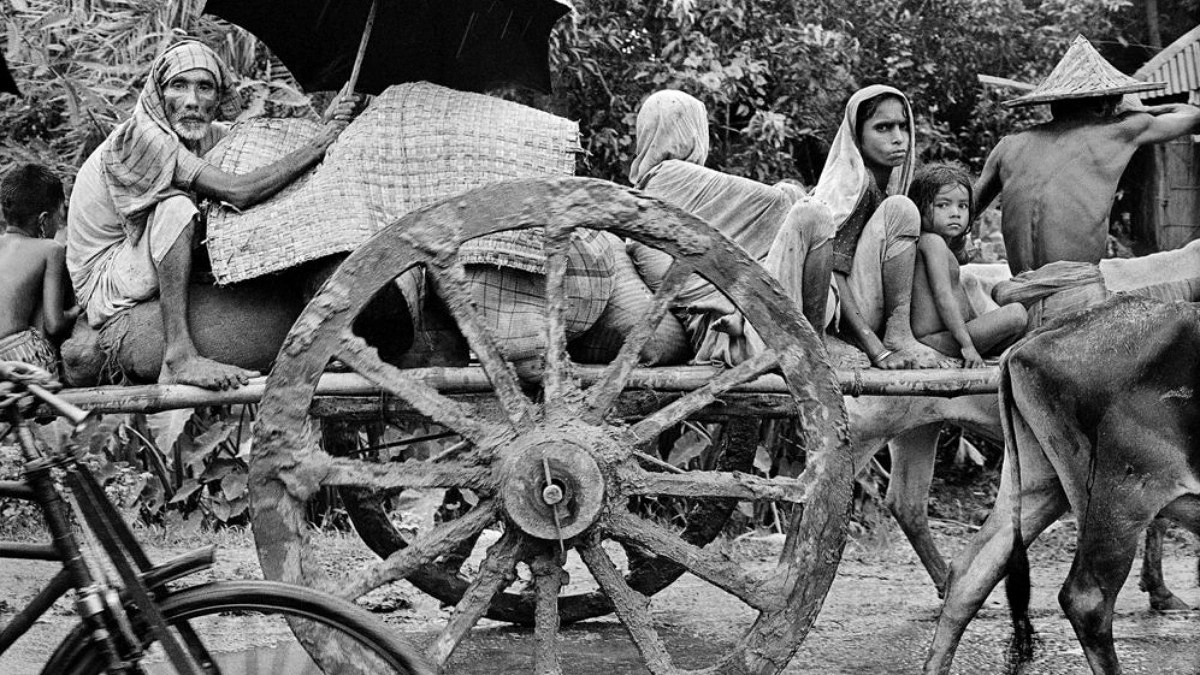 রঘু রাই পেশাগত জীবনে অনেক গুরুত্বপূর্ণ ঘটনার ছবি তোলেন। এর মধ্যে বাংলাদেশের মহান মুক্তিযুদ্ধের আলোকচিত্র অন্যতম।  ছবি: রঘু রাই ফাইন্ডেশন