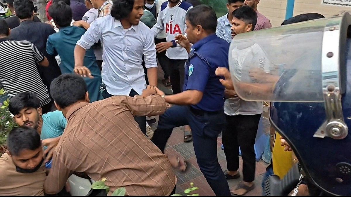 পুলিশের সঙ্গে বৈষম্যবিরোধী ছাত্র আন্দোলনের হাতাহাতি, ভঙ্গ ১৪৪ ধারা