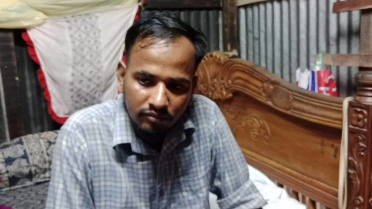 মাদারীপুরে স্বামীর স্বীকৃতির দাবিতে স্ত্রীর বাড়িতে অনশন!