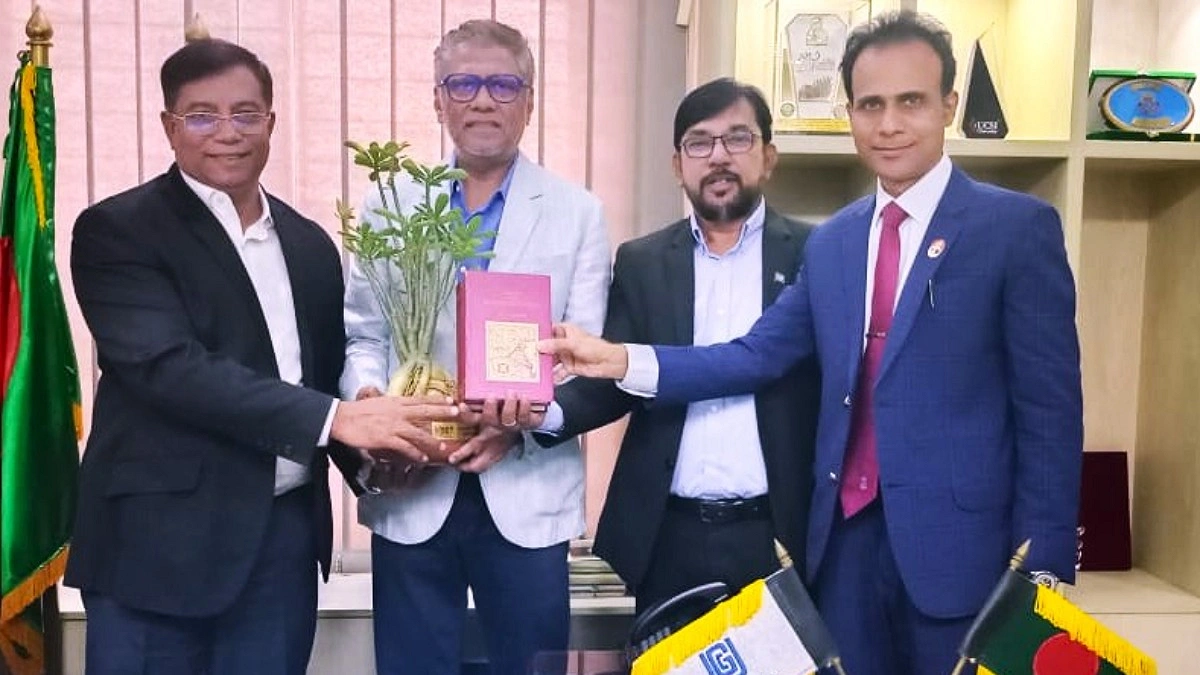 ইউজিসি চেয়ারম্যানের সঙ্গে ইউএসইটির বিওটি চেয়ারম্যানের সৌজন্য সাক্ষাৎ