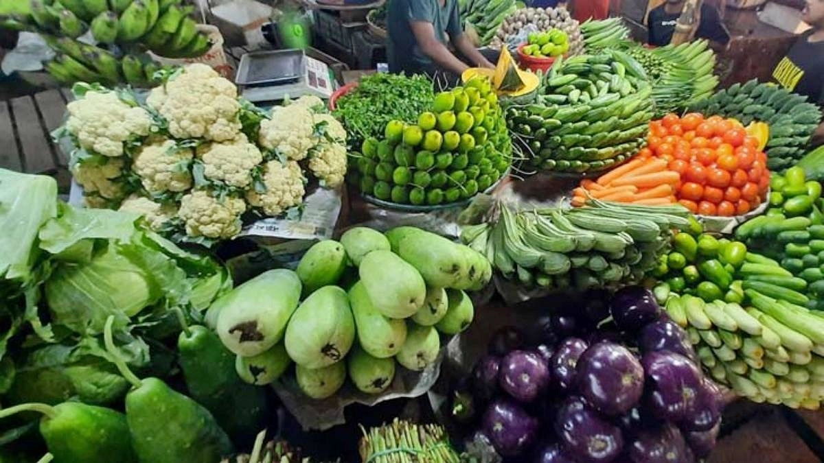জ্বালানির দাম বাড়লেও কাঁচাবাজারে স্বস্তি, নিম্নমুখী মুরগির দামও