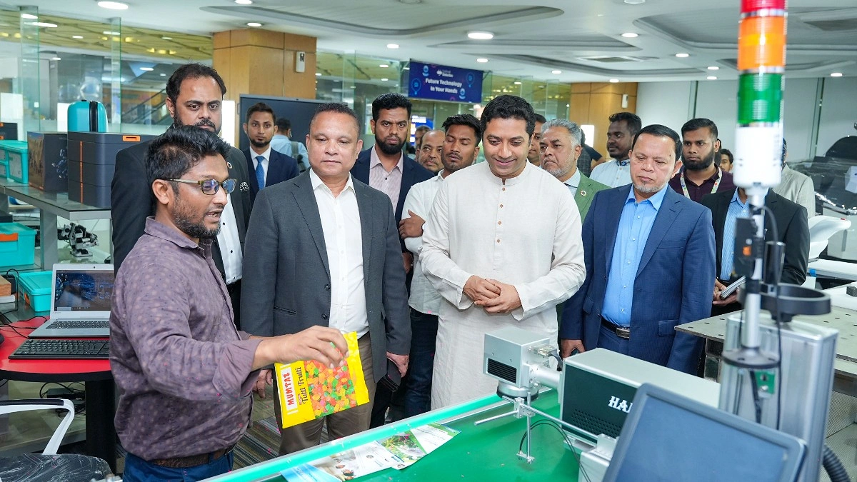 ড্যাফোডিল রোবোটিক্স পরিদর্শনে প্রতিমন্ত্রী ববি হাজ্জাজ