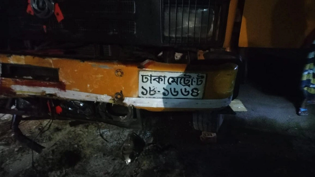 ট্রাক-মাইক্রোবাস মুখোমুখি সংঘর্ষে শিশুসহ ৩ জন নিহত
