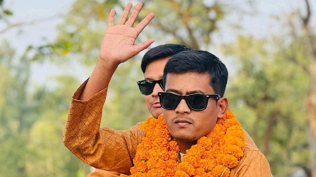 অর্ধশত গাড়ি নিয়ে শোডাউনে ছাত্রদল নেতা বহিষ্কার