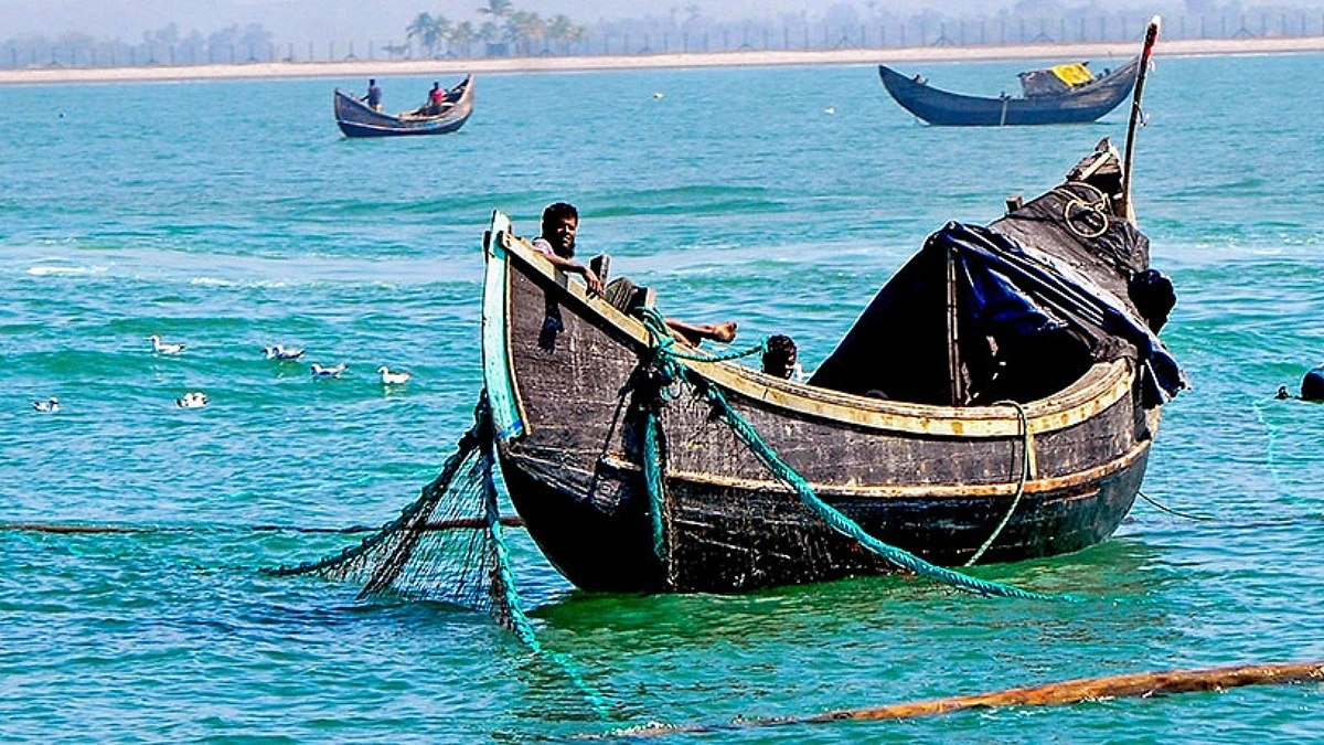 সাগরপথে মিয়ানমারে জ্বালানি তেল পাচারে রোহিঙ্গা সিন্ডিকেট!