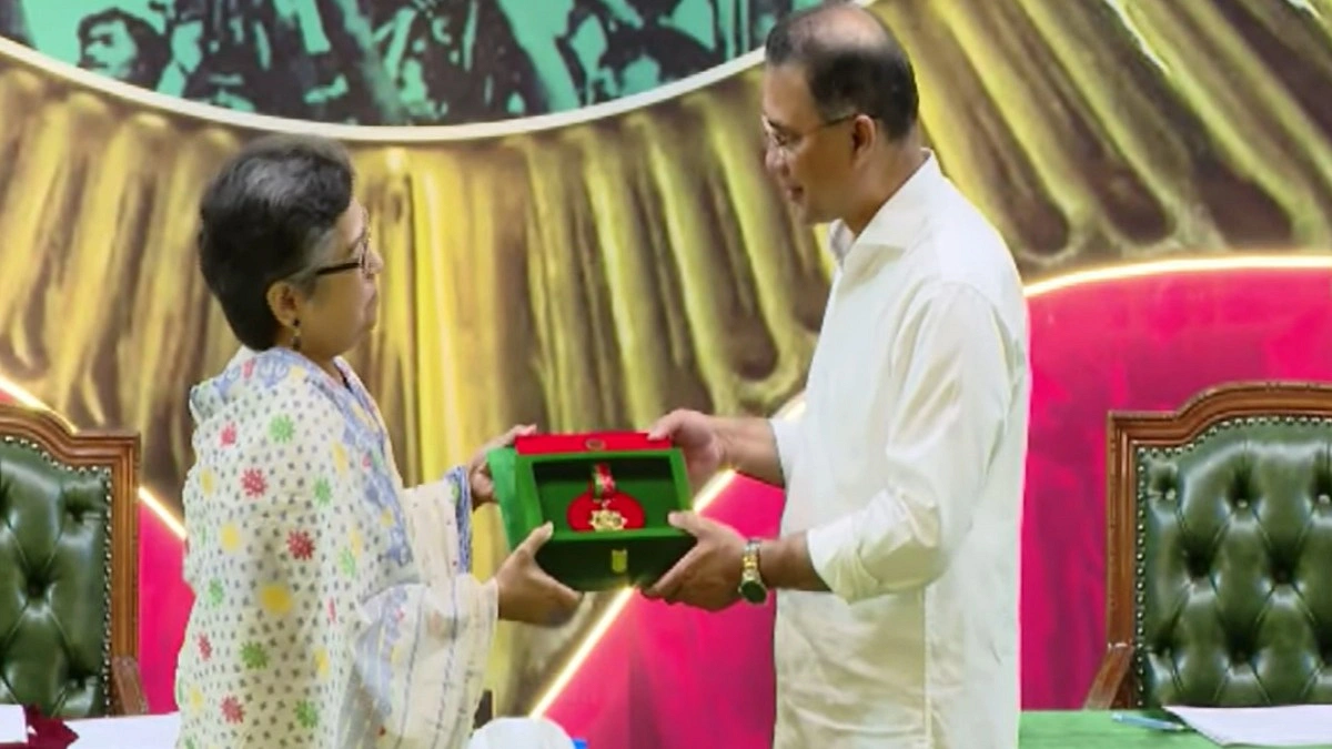 স্বাধীনতা পুরস্কার তুলে দিলেন প্রধানমন্ত্রী