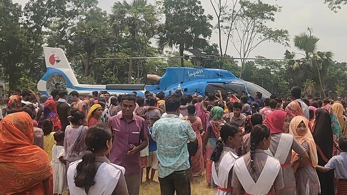 মায়ের স্বপ্ন পূরণে হেলিকপ্টারে চড়ে প্রবাসীর বিয়ে