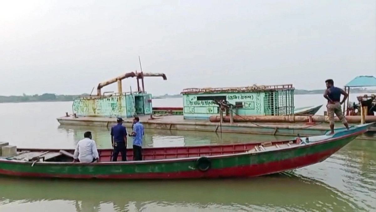 অবৈধভাবে বালু উত্তোলন, ১ লাখ ৭০ হাজার টাকা জরিমানা