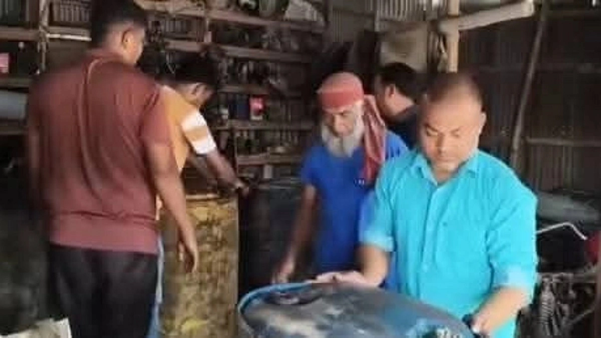 দিনাজপুরে দোকানে মিলল ১ হাজার ৬৭১ লিটার ডিজেল