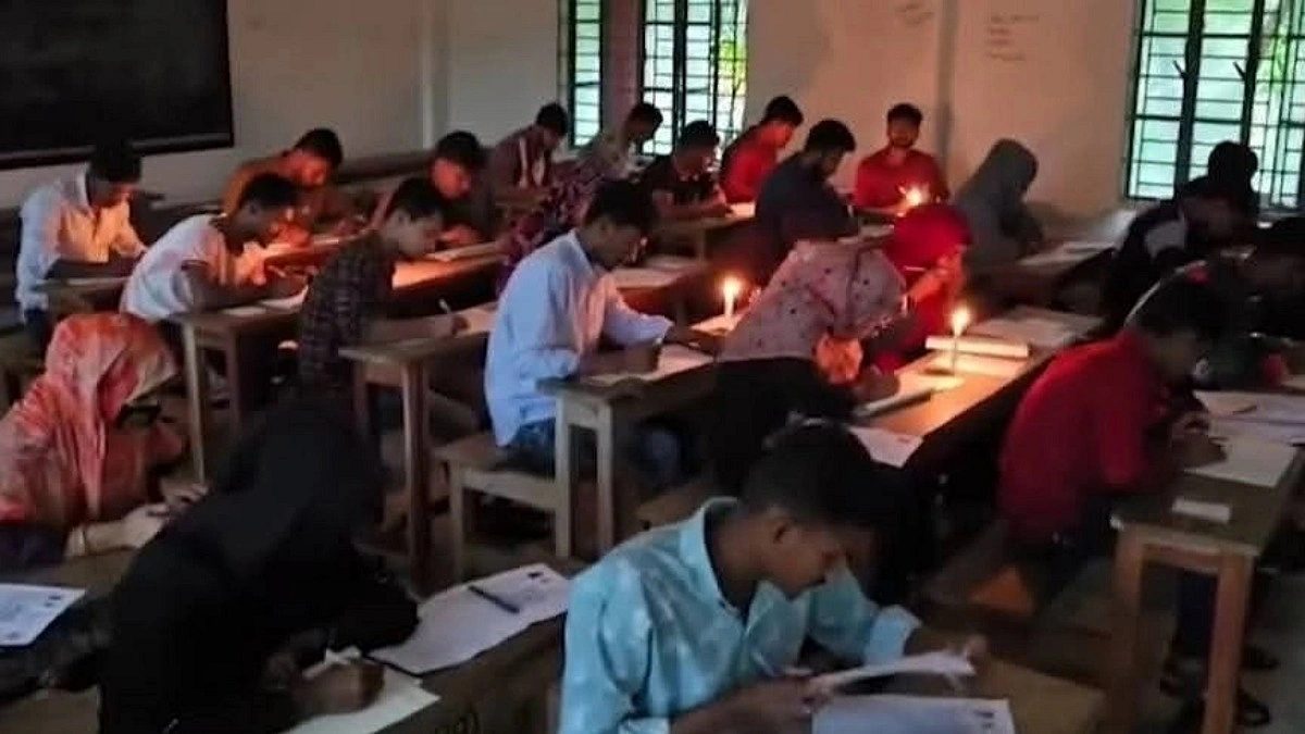 বিদ্যুৎ না থাকায় মোমবাতির আলোয় পরীক্ষা দিলেন শিক্ষার্থীরা