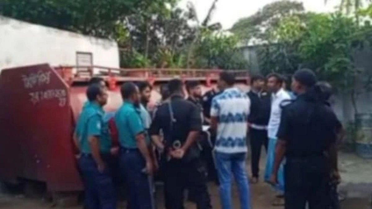 খুলনায় ১২৩৫ লিটার জ্বালানি তেল উদ্ধার, ৬০ হাজার টাকা জরিমানা
