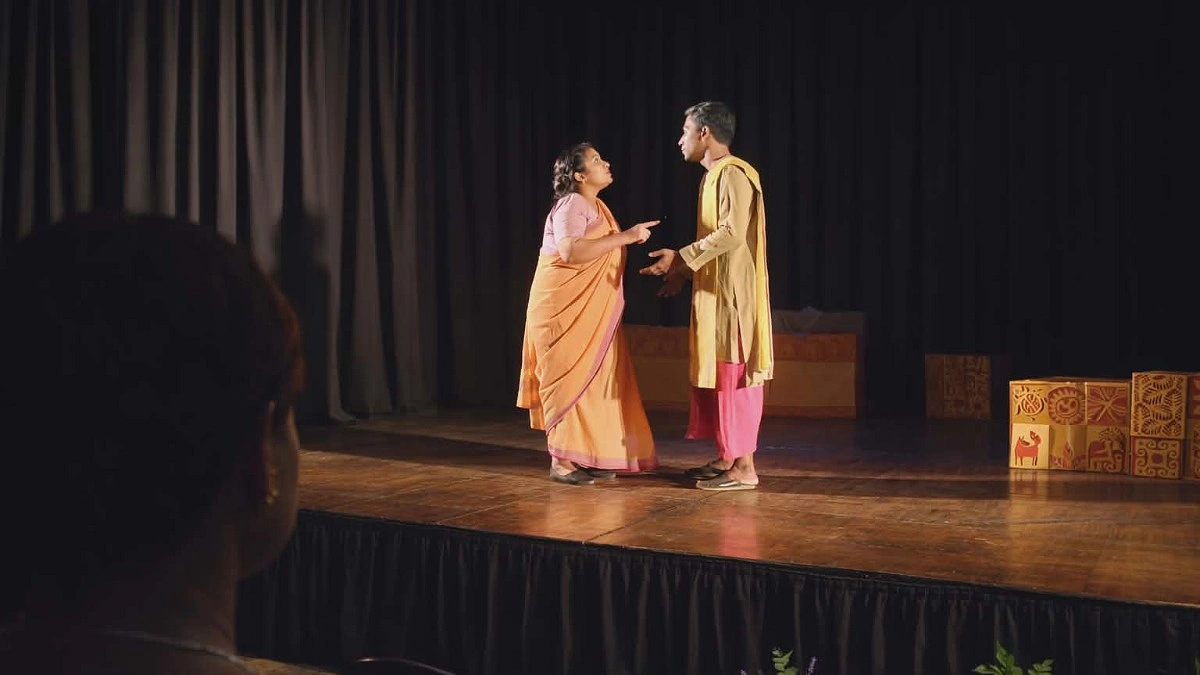 অন্তরঙ্গ স্পর্শে জীবনানন্দ ‘কমলা রঙের বোধ’