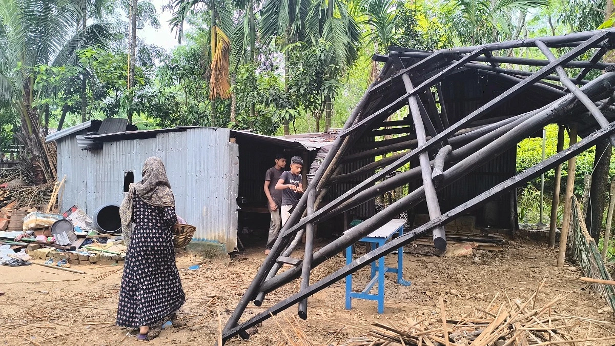 দুদিনের ঝড়-বৃষ্টিতে লন্ডভন্ড মৌলভীবাজার, বন্যার আশঙ্কা