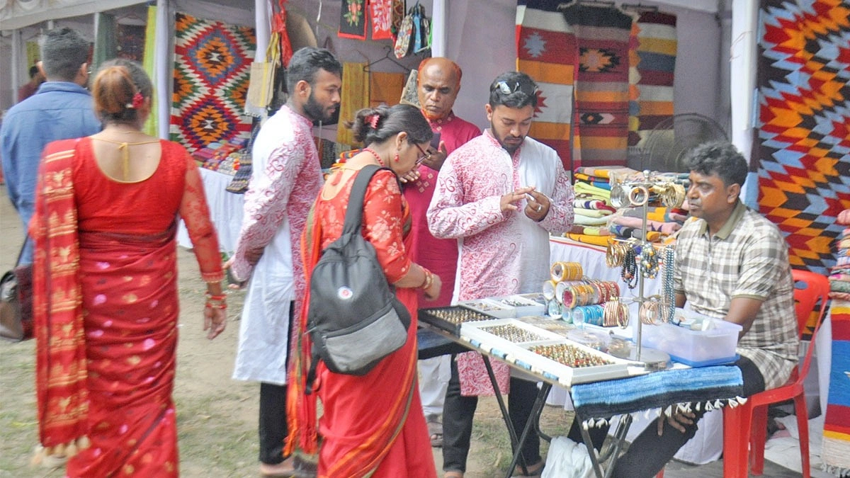 প্রিয়জনের সঙ্গে মেলায় ঘুরাঘুরিও হয়ে গেল