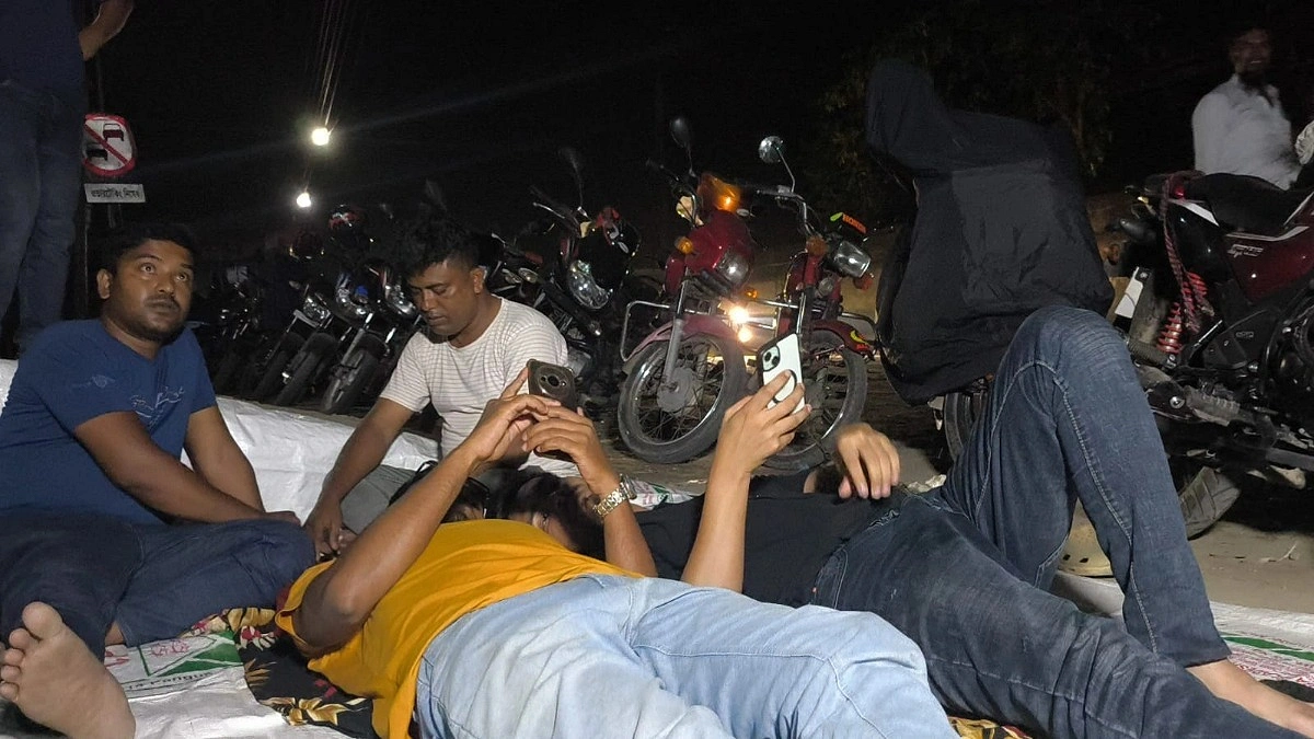 তেলের জন্য সড়কেই রাতযাপন বাইকারদের!