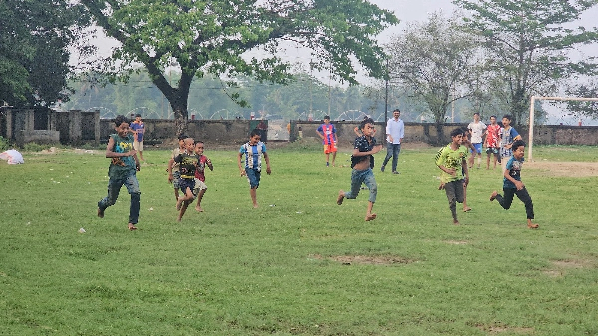 দিনভর খেলে পুরস্কার পেল সুবিধাবঞ্চিত শিশুরা