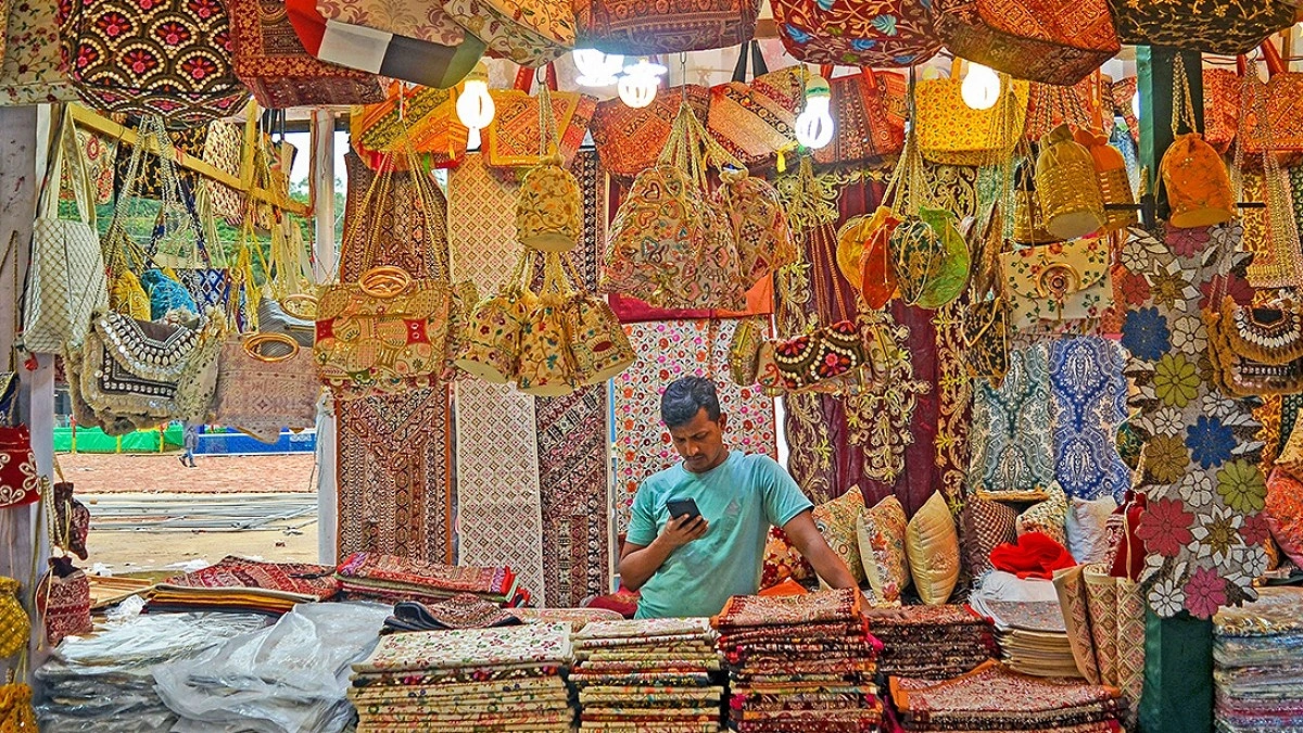 ‘মন চায় সব গুছিয়ে চলে যাই’