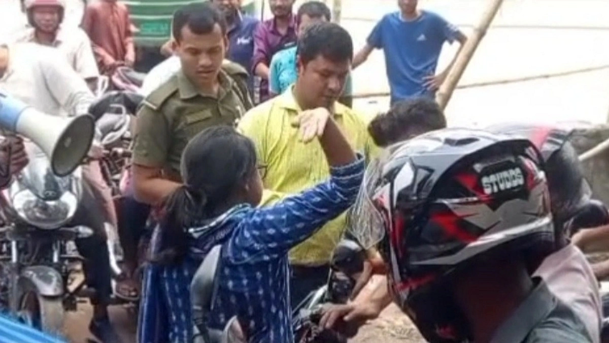 ফুয়েল কার্ডের ছবির সঙ্গে চেহারার মিল না থাকায় বাইকারকে মারলেন ইউএনও