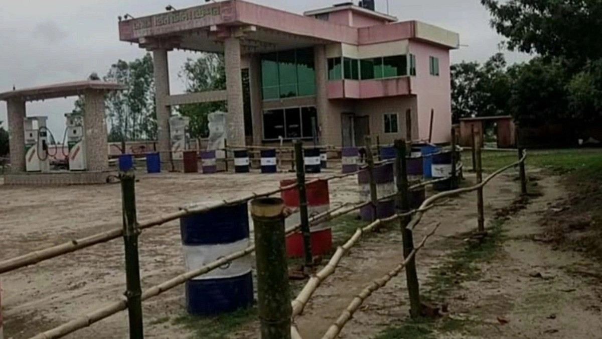 হিলিতে ফুয়েল কার্ডে তেল মিলছে স্বস্তিতে