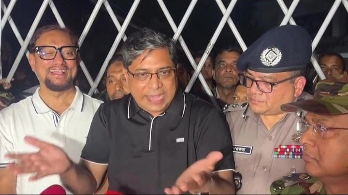 ‘পানি জমেছে, তবে ভাসছে না চট্টগ্রাম’: মীর শাহে আলম