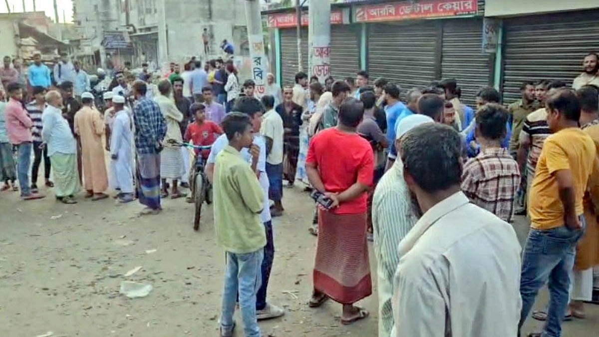 দোকানের সামনে রিকশা রাখায় মারধরে নিহত চালক