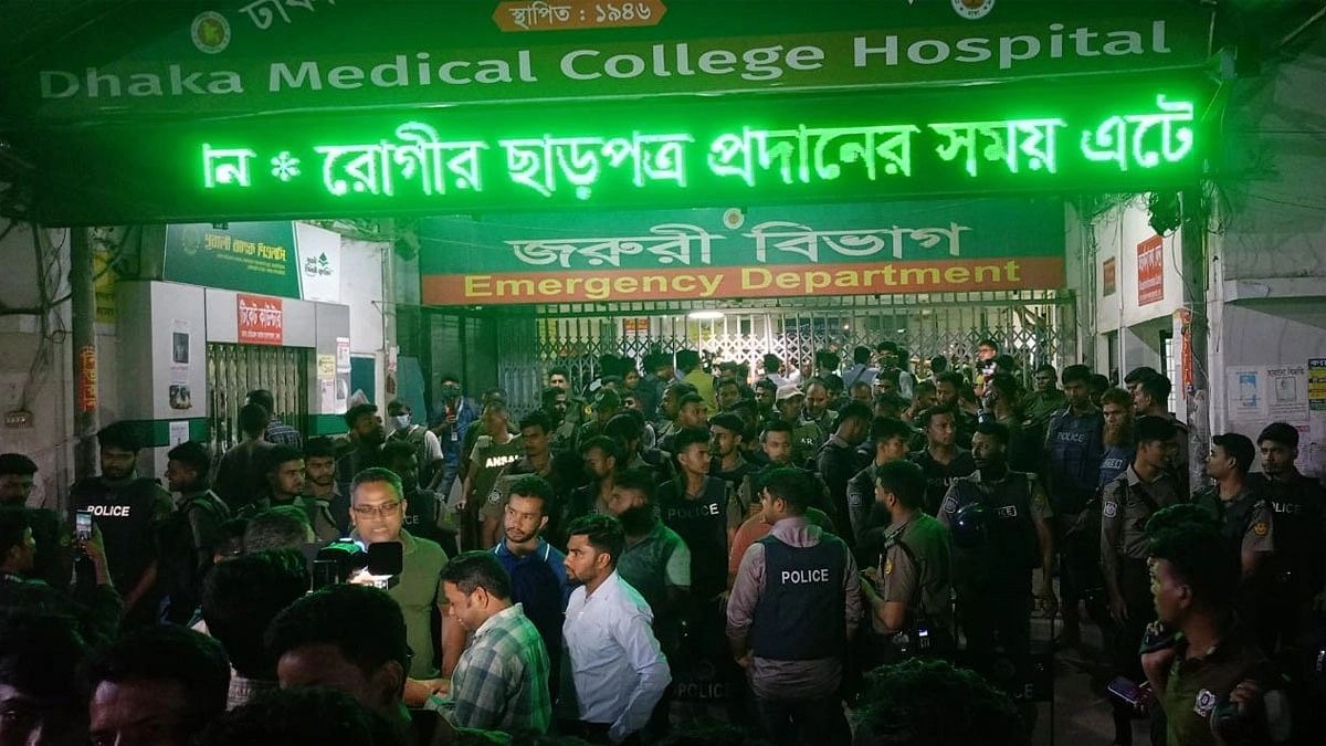 চিকিৎসকদের সঙ্গে ঢাবি শিক্ষার্থীদের সংঘর্ষ, বন্ধ ঢামেকের জরুরি বিভাগ