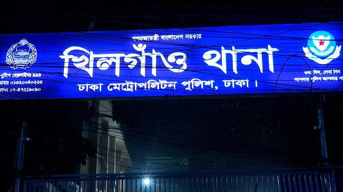 রাজধানীতে বিছানায় সন্তানের গলাকাটা দেহ, ফ্যানে ঝুলছে মা