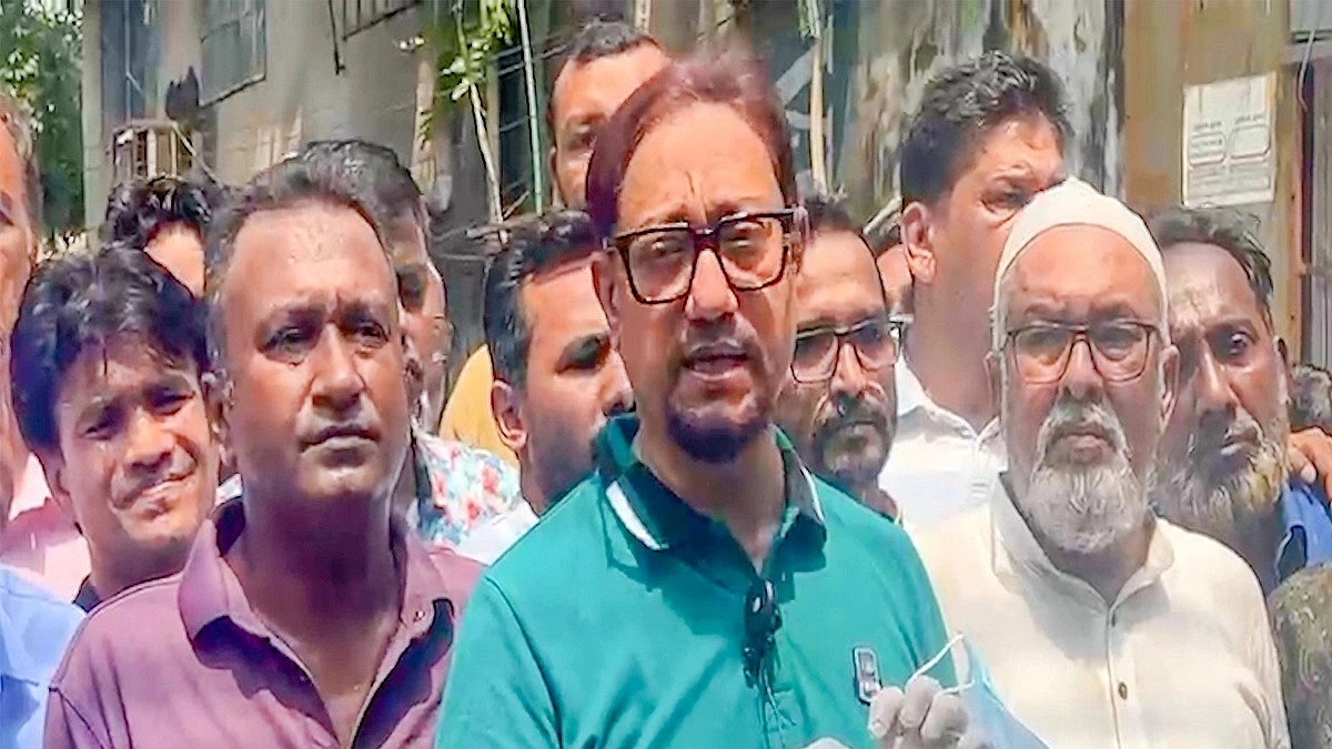 সিআরবিতে গাছ কেটে হাসপাতাল করতে দেব না