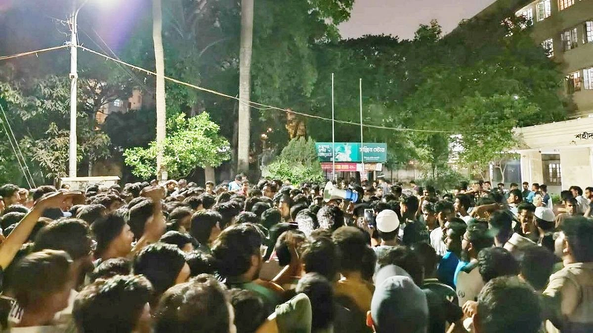 ‘গুপ্ত’ ‘প্রকাশ্য’ দেয়াল লিখন নিয়ে রুয়েটে উত্তেজনা