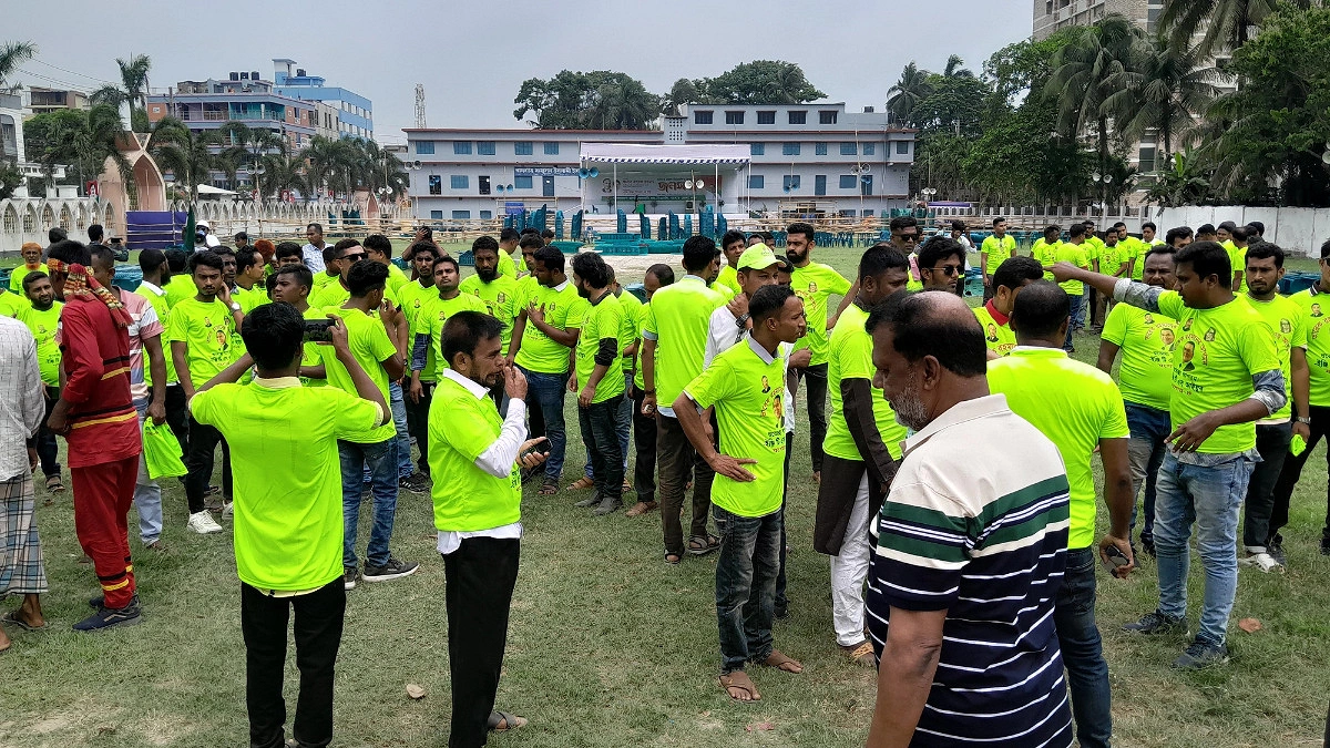 প্রধানমন্ত্রীর জনসভায় যোগ দিতে ঈদগাহ ময়দানে আসছেন নেতাকর্মীরা