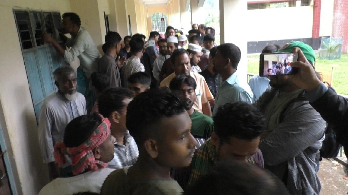 পদ নিয়ে দ্বন্দ্বে মব সৃষ্টি করে মাদ্রাসা সুপারকে লাঞ্ছিত