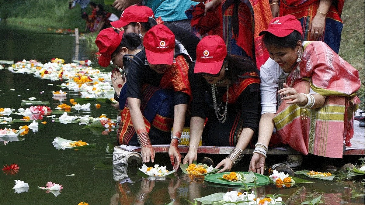 রমনায় জলের বুকে আদিবাসী সংস্কৃতি
