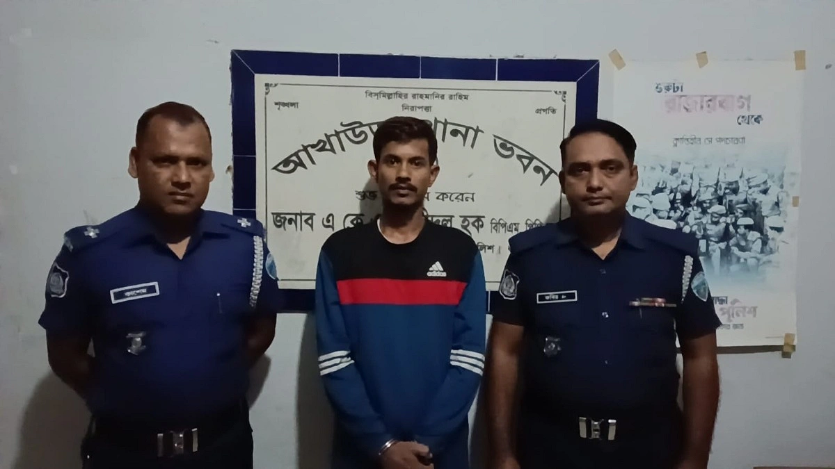 আখাউড়ায় ১৬ মামলার আসামি ‘শীর্ষ সন্ত্রাসী’ আব্দুল্লাহ গ্রেপ্তার