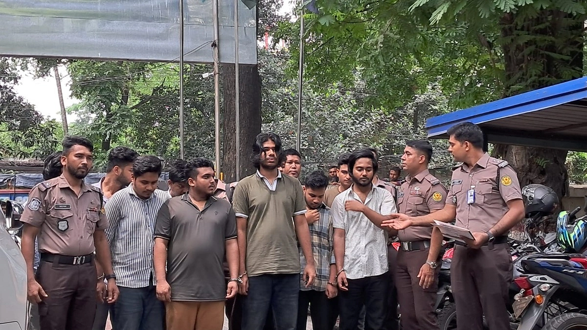আজহারীর কণ্ঠ নকল করে যৌন উত্তেজক ওষুধ বিক্রি, গ্রেপ্তার ১০