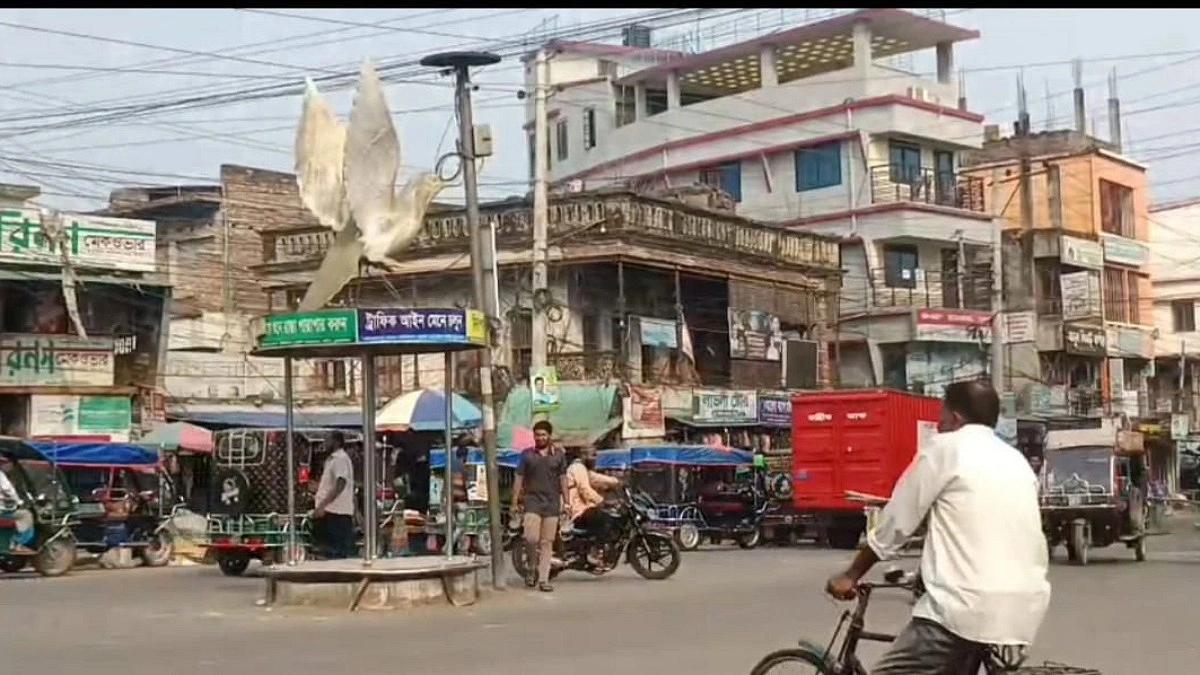 চুয়াডাঙ্গায় তাপমাত্রা ৩৮.৫ ডিগ্রি, গলছে সড়কের পিচ