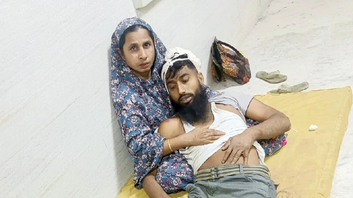 চাঁদা চাওয়ার অভিযোগে যুবকের দুই পা ভেঙে দিল গ্রামবাসী