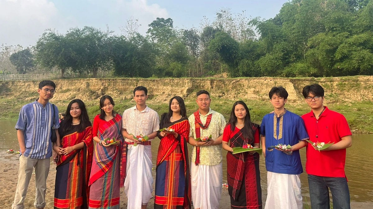 পাহাড়ে নববর্ষের রঙ