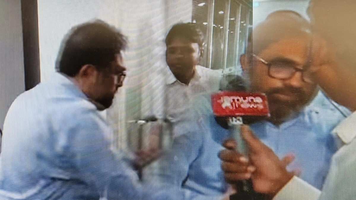 ‘ক্যামেরা বন্ধ করেন ভাই, আমরা নেগোশিয়েট করতেছি’