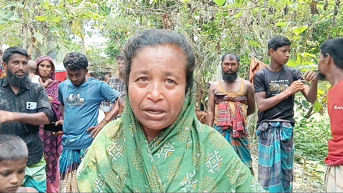 মানসিক ভারসাম্যহীন নারীকে নগ্ন করে মরিচের গুঁড়া ছিটিয়ে নির্যাতন