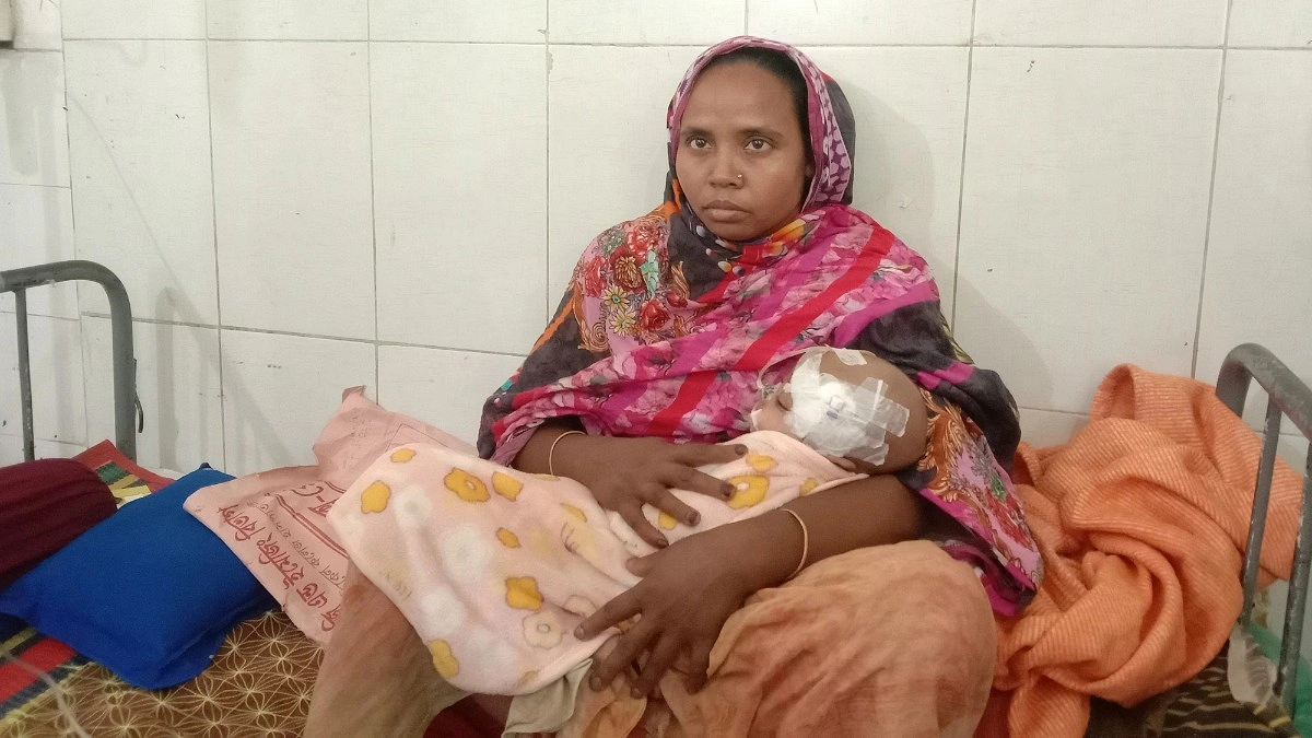 চার মাসের শিশু দুই মাস ধরে হাসপাতালে