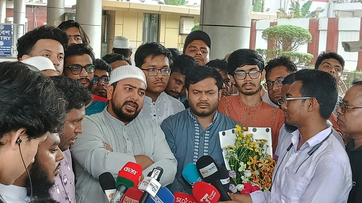 ড. ইউনূসকে রাজপথে চান নাহিদ ইসলাম