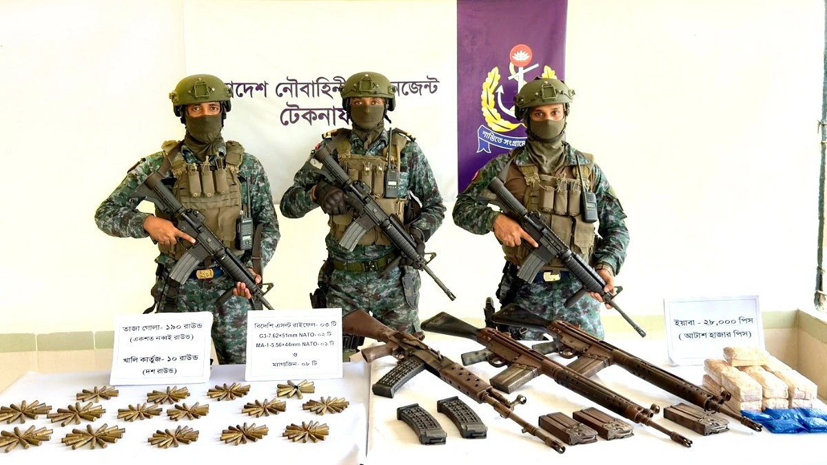 টেকনাফে নৌবাহিনীর বিশেষ অভিযানে বিপুল ইয়াবা, আগ্নেয়াস্ত্র ও গোলাবারুদ উদ্ধার