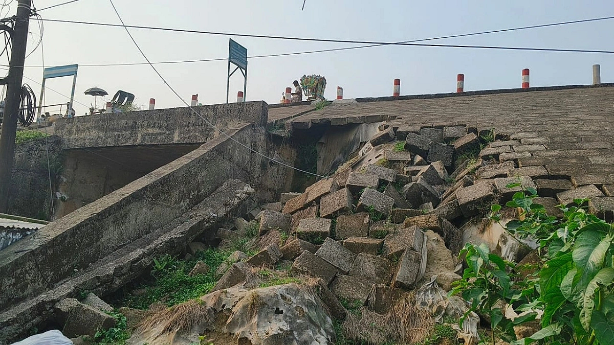 সুনামগঞ্জের আব্দুজ জহুর সেতুর সংযোগ সড়কে ধস, দুর্ঘটনার শঙ্কা