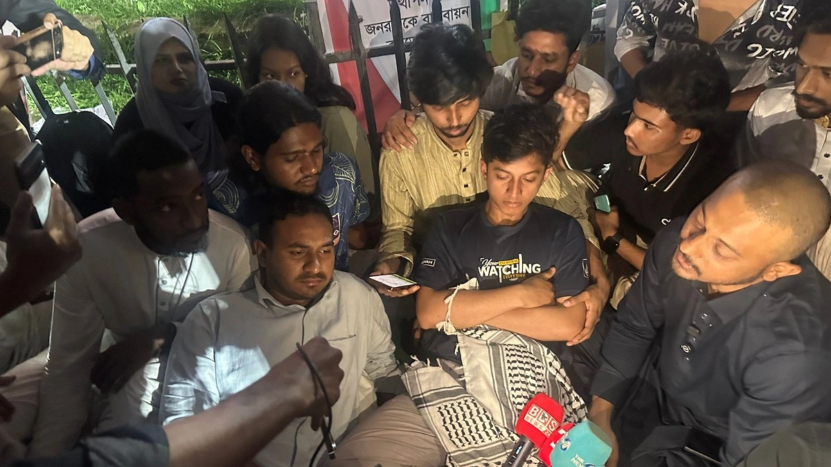 অনশনরত ঢাবি শিক্ষার্থীদের সঙ্গে নাসীরুদ্দীন পাটওয়ারীর সংহতি