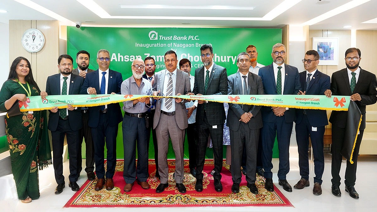নওগাঁ সদর রোডে গৌড় প্লাজায় ট্রাস্ট ব্যাংকের শাখা উদ্বোধন