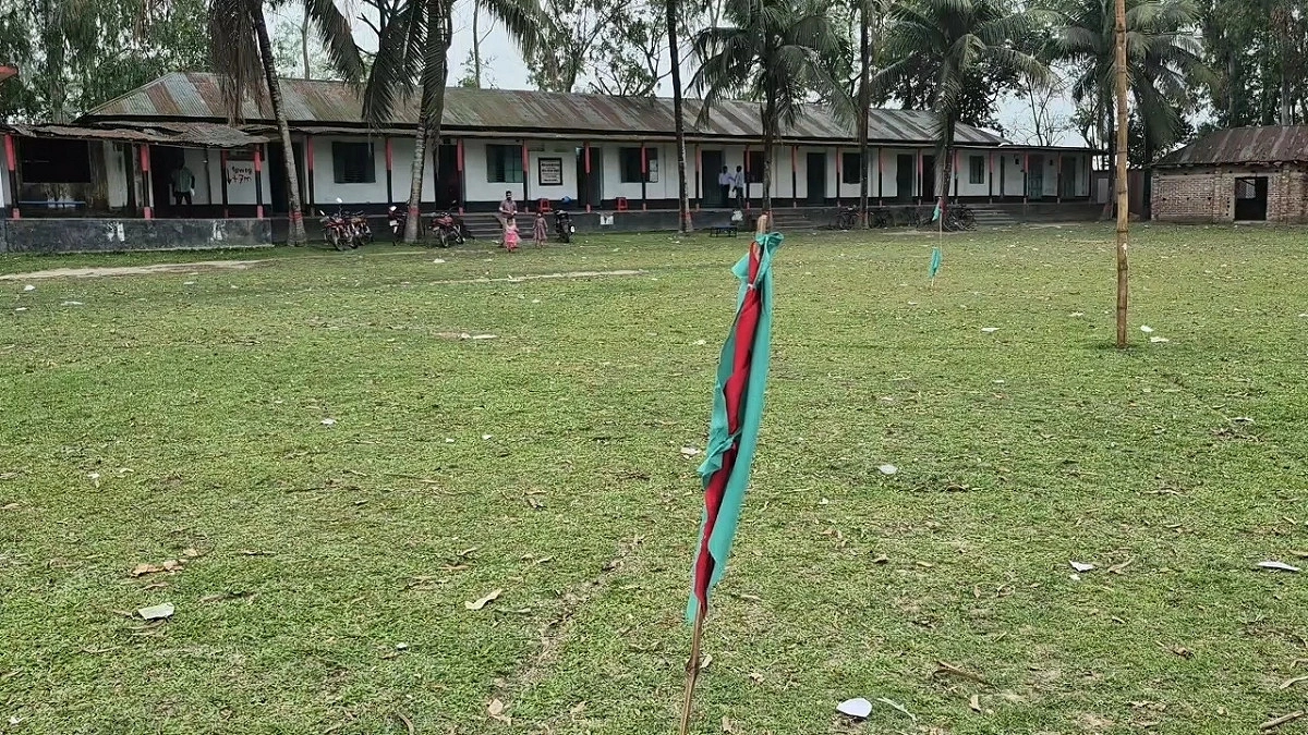 গাংনাই নদীর জায়গা দখল করে স্কুল নির্মাণের অভিযোগ