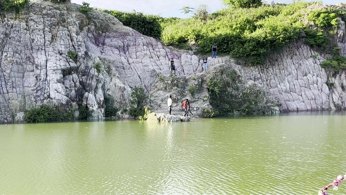 প্রকৃতি টানে কিন্তু অবকাঠামো ঠেলে দেয় পেছনে