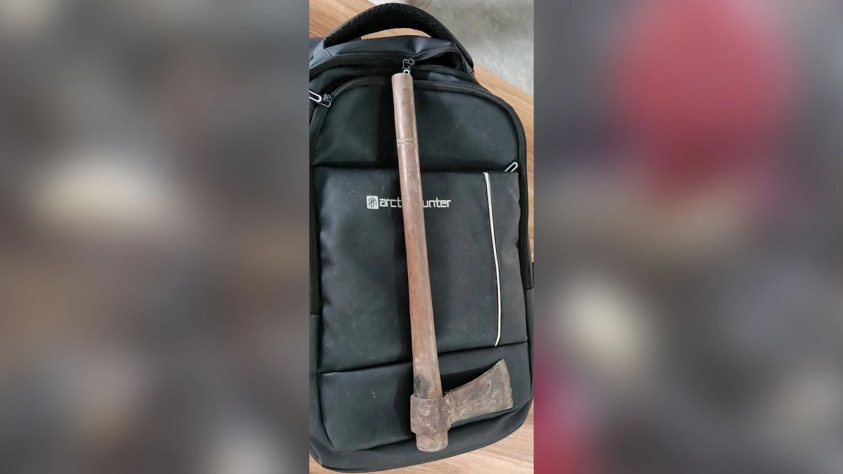 কুড়াল নিয়ে দাখিলের কেন্দ্রে ছাত্র, আটক ৬