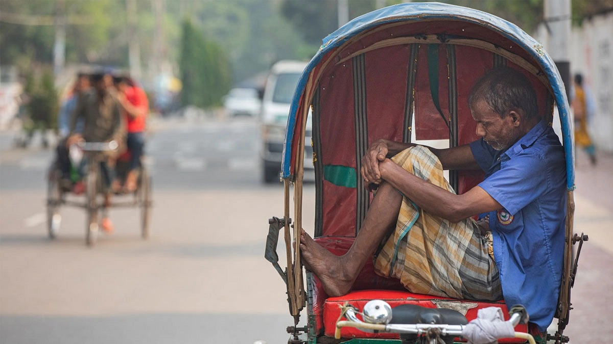 দুর্যোগপূর্ণ আবহাওয়ায় ঝুঁকি বাড়ছে বয়স্কদের