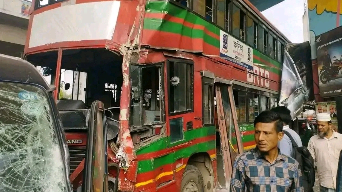 ঢাবির বাস দুর্ঘটনায় আহত ৮ শিক্ষার্থী